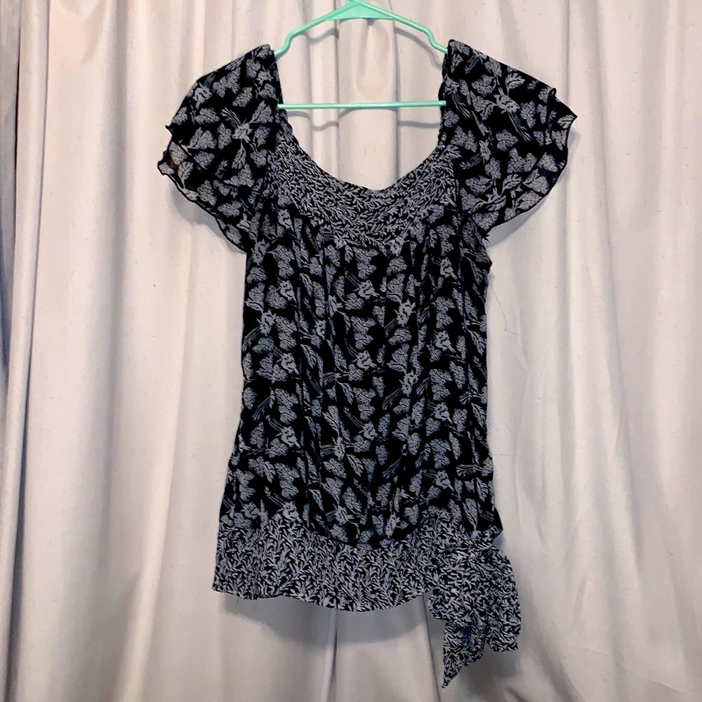 Black with light grey patterned Apt. 9 blouse M